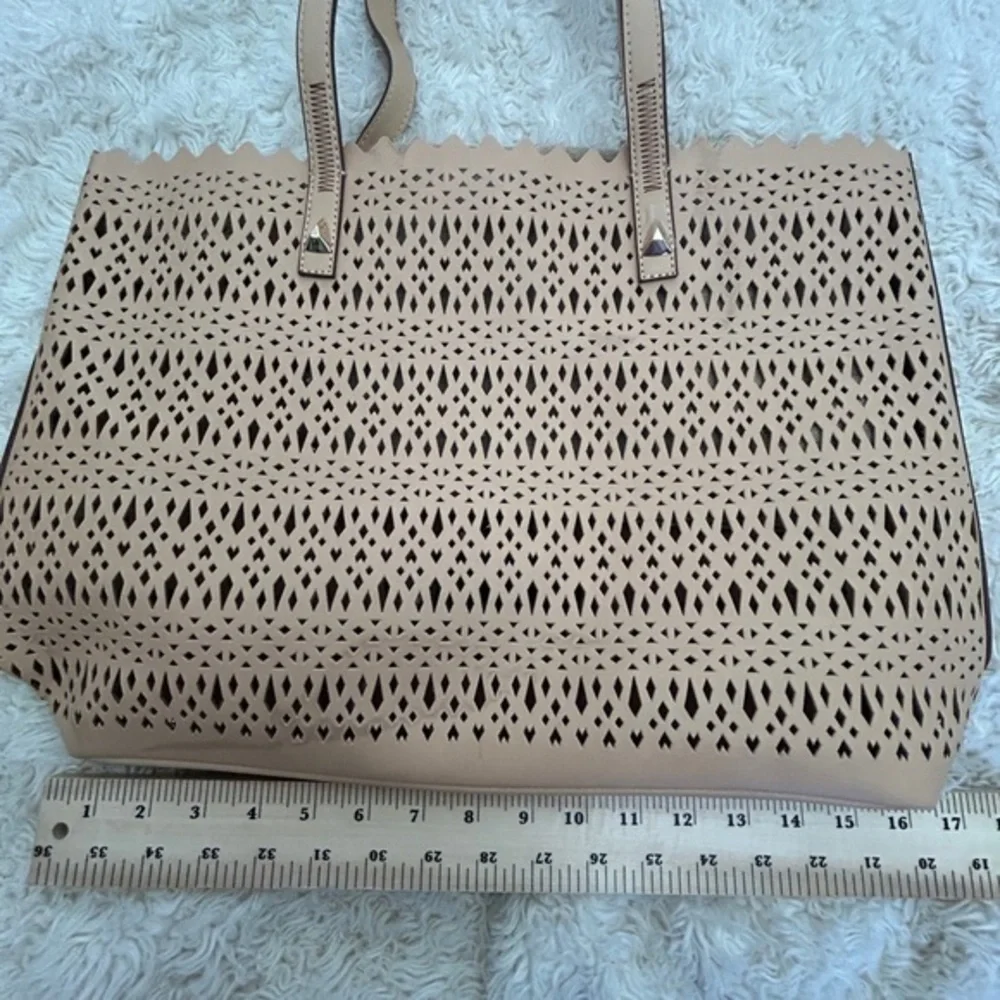 STELLA & DOT Elegant Tan Tote Bag - Picture 8 of 8